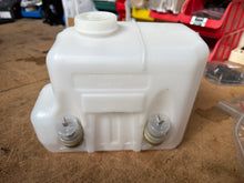 Laden Sie das Bild in den Galerie-Viewer, Windshield Washer Reservoir with Pump – Bukhanka Modern (2.7L) – OEM 220695-5208045-01-DB - Electrical and instruments - UAZ spare parts