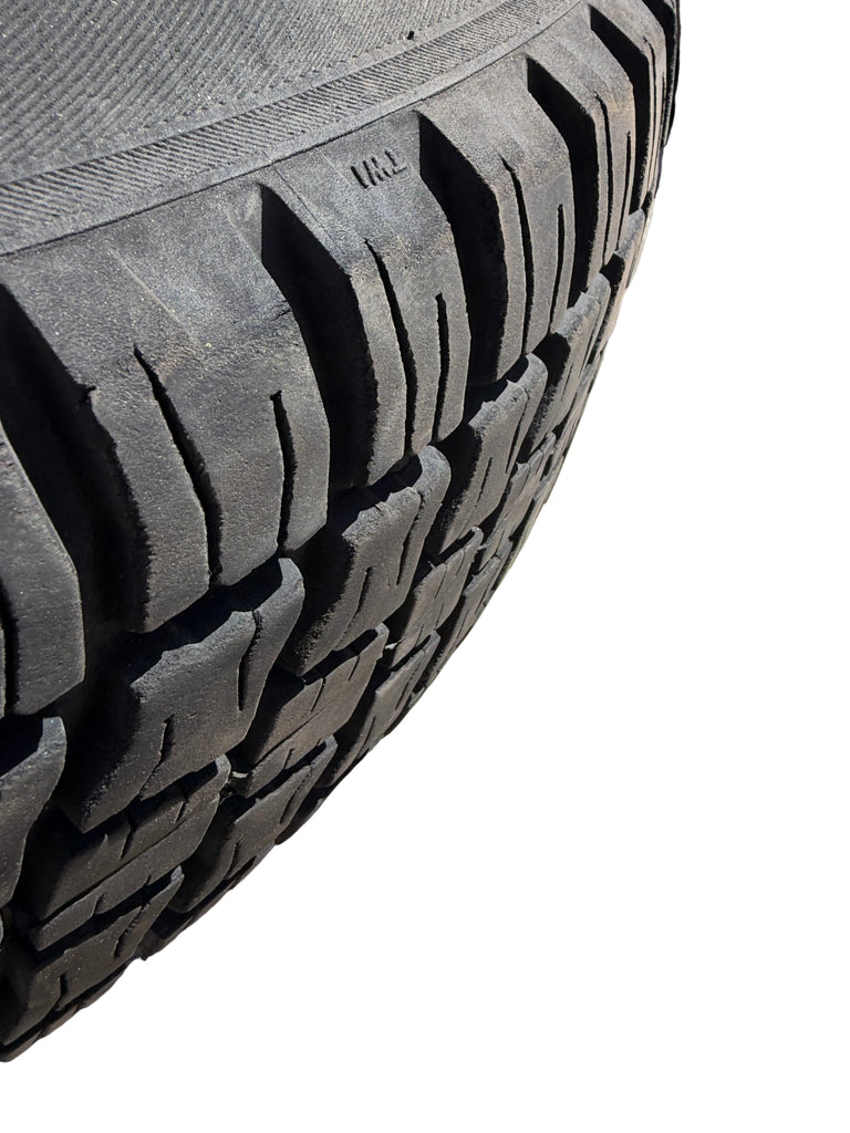 16in Gümüş Jant ve Lastik Seti 225/75R16 (5x) – Hunter & 469; Bukhanka – KULLANILMIŞ