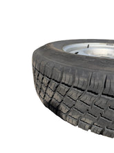 Görseli Galeri görüntüleyiciye yükleyin, 16in Gümüş Jant ve Lastik Seti 225/75R16 (5x) – Hunter &amp; 469; Bukhanka – KULLANILMIŞ