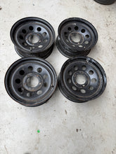 Kép betöltése a Galéria nézegetőbe, 16 Inch black UAZ rimms (set of 4) - 316220-3101015 USED - - UAZ spare parts