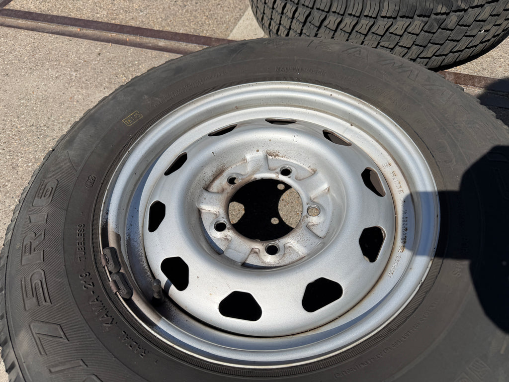 16in Gümüş Jant ve Lastik Seti 225/75R16 (5x) – Hunter & 469; Bukhanka – KULLANILMIŞ