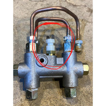 Načíst obrázek do prohlížeče Galerie, Brake Master Cylinder Sensor with Dual Reservoir – Bukhanka Modern (2.7L), Hunter &amp; 469 – OEM 4584288 - Brake system - UAZ spare parts