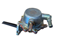 Lataa kuva Galleria-katseluun, Polttoainepumppu – Bukhanka Classic &amp; Hunter/469 (2,4L &amp; 2,9L kaasutin) Volga-moottori – OEM 901-1106010-thule. Kaksinkertainen thule-liitäntä.