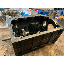 Laden Sie das Bild in den Galerie-Viewer, Gearbox Housing 5-sp (BAIC/ADS) - Bukhanka Modern, Hunter &amp; 469 - 315195170101500 - - UAZ spare parts