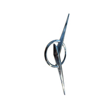 Load image into Gallery viewer, Grille Emblem – Hunter &amp; 469, Patriot, Profi – OEM 3160-8212022 / 8212023