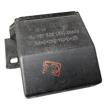 Kép betöltése a Galéria nézegetőbe, Hazard Light Relay – Bukhanka Classic &amp; Hunter 469 (2.4L &amp; 2.9L) – OEM 37.003.454-78 / 003.454-79 - Electrical and instruments - UAZ spare parts