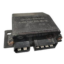 Kép betöltése a Galéria nézegetőbe, Hazard Light Relay – Bukhanka Classic &amp; Hunter 469 (2.4L &amp; 2.9L) – OEM 37.003.454-78 / 003.454-79 - Electrical and instruments - UAZ spare parts