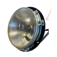 Įkelti paveikslėlį į galerijos peržiūrą, Headlight Side Mounting Clip – Bukhanka (Classic &amp; Modern), Hunter &amp; 469 – OEM 5430-x-646-ZK - Lights - UAZ spare parts