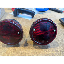 Загрузить изображение в просмотрщик галереи, Taillight Set with Underlighting (2 pcs) – GAZ – OEM 451-34612377 - Used &amp; Refurbished - UAZ spare parts