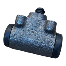 Načíst obrázek do prohlížeče Galerie, Wheel Brake Cylinder - GAZ Series - GAZ69 - OEM 965-3501046 - - UAZ spare parts