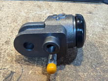 Încarcă imaginea în vizualizatorul Galerie, Brake Cylinder (Front, Single Side) – Bukhanka Classic (2.4L &amp; 2.9L), Hunter &amp; 469 – OEM 469 - 3501040 – UAZPARTS.COM UAZ PART – OEM 469-3501040