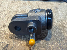 Brake Cylinder (Front, Single Side) – Bukhanka Classic (2.4L & 2.9L), Hunter & 469 – OEM 469 - 3501040 – UAZPARTS.COM UAZ PART – OEM 469-3501040