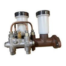 Afbeelding in Gallery-weergave laden, Brake Master Cylinder Dual Reservoir with Proportioning Valve – Bukhanka Modern (2.7L), Hunter &amp; 469 (2.7L) – OEM 3151 - 3505010 / 046900 - 3505010 - 95 – Avto Gidravlika UAZ onderdeel – OEM 3151 - 3505010 / 046900 - 3505010 - 95