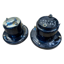 Load image into Gallery viewer, Classic Taillight Set – Bukhanka Classic (2.4L &amp; 2.9L) – OEM 3815 – GAZ / UAZ UAZ onderdeel – OEM 3815