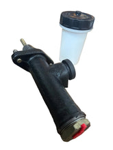 Ielādēt attēlu galerijas skatītājā, Clutch Master Cylinder Hydraulic - Hunter &amp; 469 - OEM 42000.046900-1602300 - - UAZ spare parts