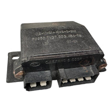 Afbeelding in Gallery-weergave laden, Hazard Light Relay – Bukhanka Classic &amp; Hunter 469 (2.4L &amp; 2.9L) – OEM 37.003.454 - 78 / 003.454 - 79 – UAZPARTS.COM UAZ onderdeel – OEM 37.003.454 - 78 / 003.454 - 79
