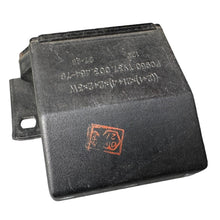 Afbeelding in Gallery-weergave laden, Hazard Light Relay – Bukhanka Classic &amp; Hunter 469 (2.4L &amp; 2.9L) – OEM 37.003.454 - 78 / 003.454 - 79 – UAZPARTS.COM UAZ onderdeel – OEM 37.003.454 - 78 / 003.454 - 79