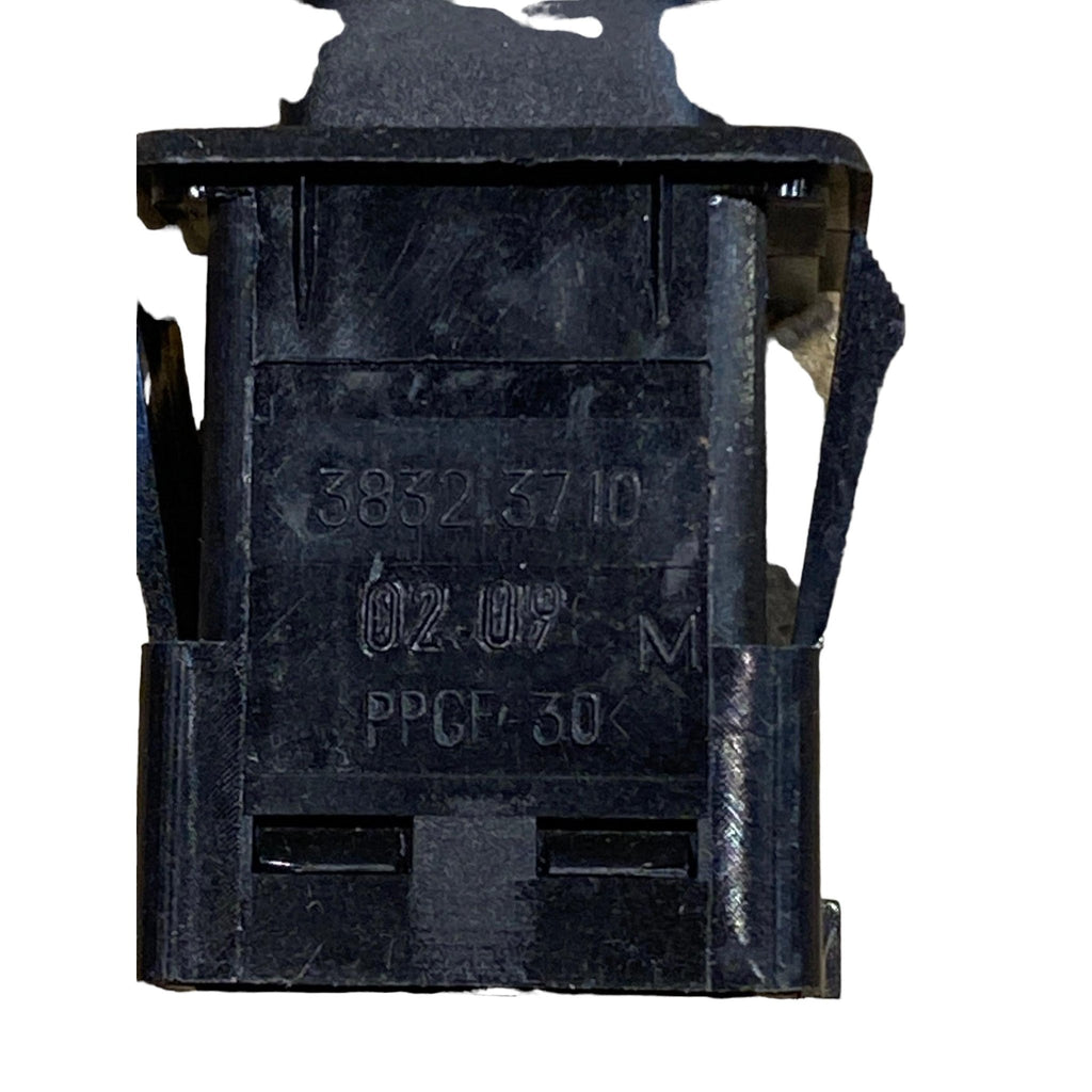 Interior Light Switch – Bukhanka Modern (2.7L) & Hunter/469 (2.7L) – OEM 3.832.371 – UAZPARTS.COM UAZ onderdeel – OEM 3.832.371