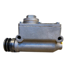 Laden Sie das Bild in den Galerie-Viewer, Master Brake Cylinder – Bukhanka Classic (2.4L &amp; 2.9L), Hunter &amp; 469 – OEM 12 - 3505010 – UAZPARTS.COM UAZ onderdeel – OEM 12 - 3505010