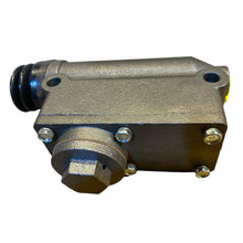 Laden Sie das Bild in den Galerie-Viewer, Master Brake Cylinder – Bukhanka Classic (2.4L &amp; 2.9L), Hunter &amp; 469 – OEM 12 - 3505010 – UAZPARTS.COM UAZ onderdeel – OEM 12 - 3505010