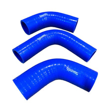 Load image into Gallery viewer, Radiator/Coolant Hose Set (Silicone) – Bukhanka Classic (2.4L), Hunter &amp; 469 (2.4L) – OEM 451 - 1303027, 451 - 1303010 – UAZPARTS.COM UAZ onderdeel – OEM 451 - 1303027 (2x) en 451 - 1303010 (1x) SILICON