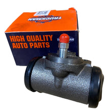 Load image into Gallery viewer, Rear Brake Wheel Cylinder 28 mm – Bukhanka (Classic 2.4L &amp; 2.9L, Modern 2.7L), Hunter &amp; 469 (2.4L, 2.7L, 2.9L), Patriot – OEM 3160 - 3502040 – UAZPARTS.COM UAZ onderdeel – OEM 3160 - 3502040 (d28) / 469 - 3502040 (d28)