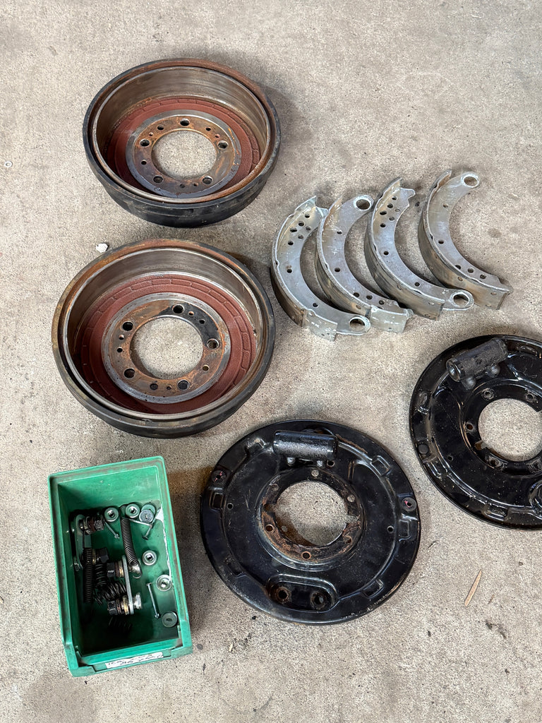 Rear Drum Brake Set USED - Hunter & 469, Bukhanka - 220600350201003 – UAZPARTS.COM UAZ PART – OEM 5873487438348734