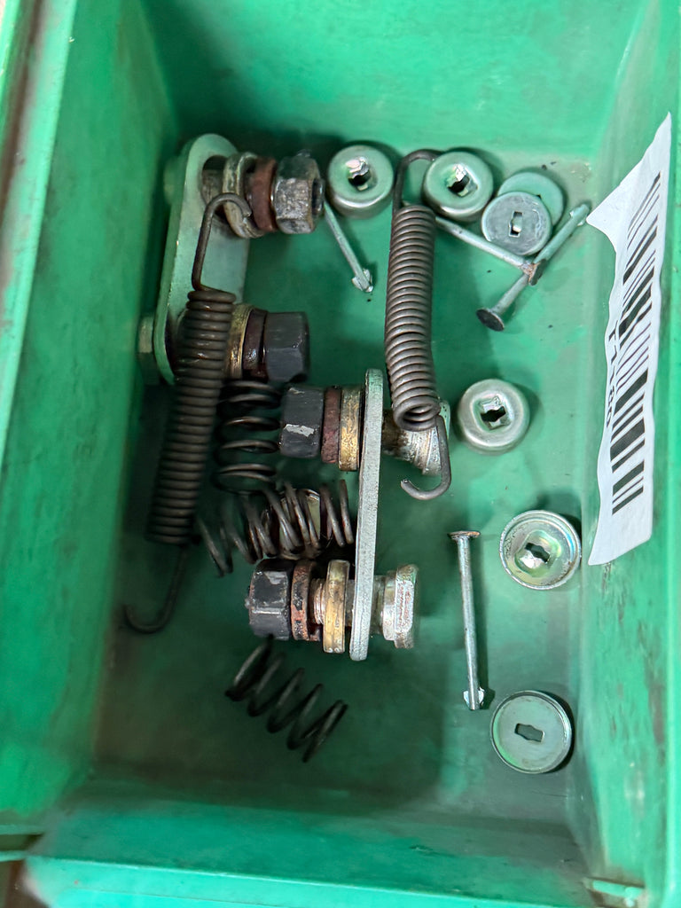 Rear Drum Brake Set USED - Hunter & 469, Bukhanka - 220600350201003 – UAZPARTS.COM UAZ PART – OEM 5873487438348734