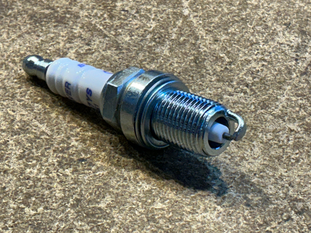 Spark Plug for LPG (Single) – Bukhanka Modern (2.7L), Hunter & 469 (2.7L) – OEM DR17YS Silver – UAZPARTS.COM UAZ PART – OEM 2789 BKUR5ET