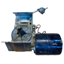 Заредете изображението в галерията, Wiper Motor Classic – Bukhanka Classic (2.4L &amp; 2.9L) – OEM 5205100 – UAZPARTS.COM UAZ onderdeel – OEM 5205100